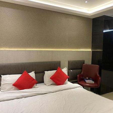 Hotel Royal Cottage Канпур Экстерьер фото