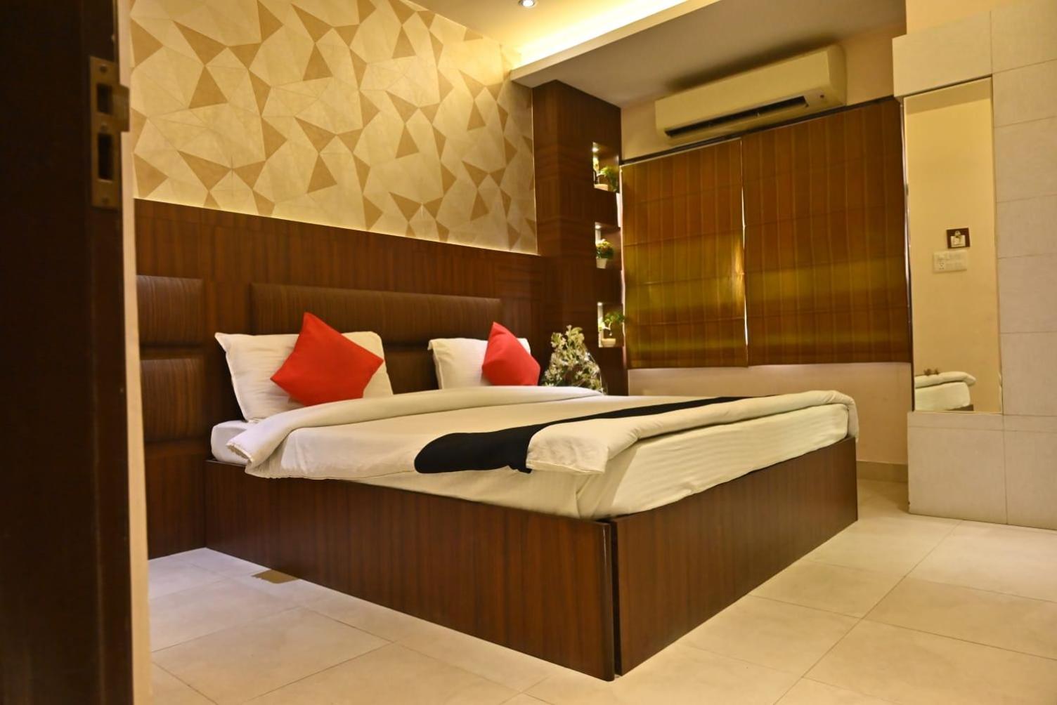 Hotel Royal Cottage Канпур Экстерьер фото