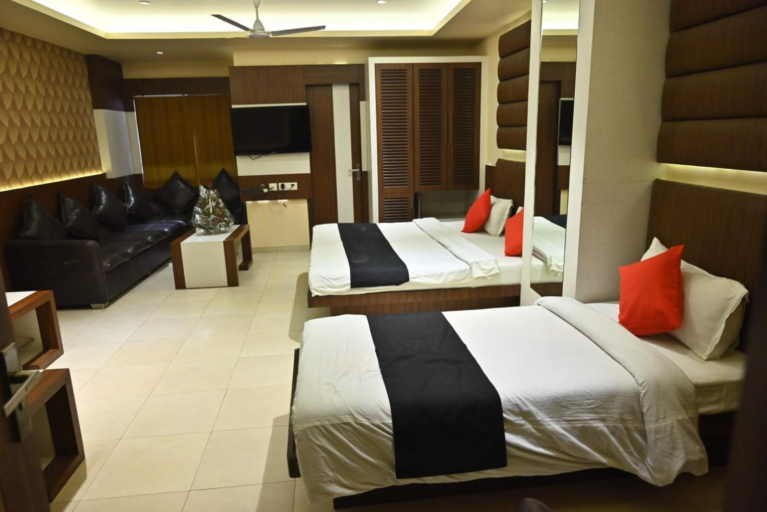 Hotel Royal Cottage Канпур Экстерьер фото